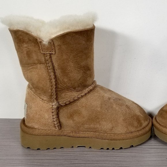 UGG Bailey Button II Kids Boot, Tan Suede, Toddlers Size 6 US / 22.5 - Picture 6 of 13